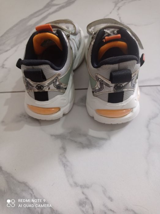 Продам дитячі кросівки 34 р