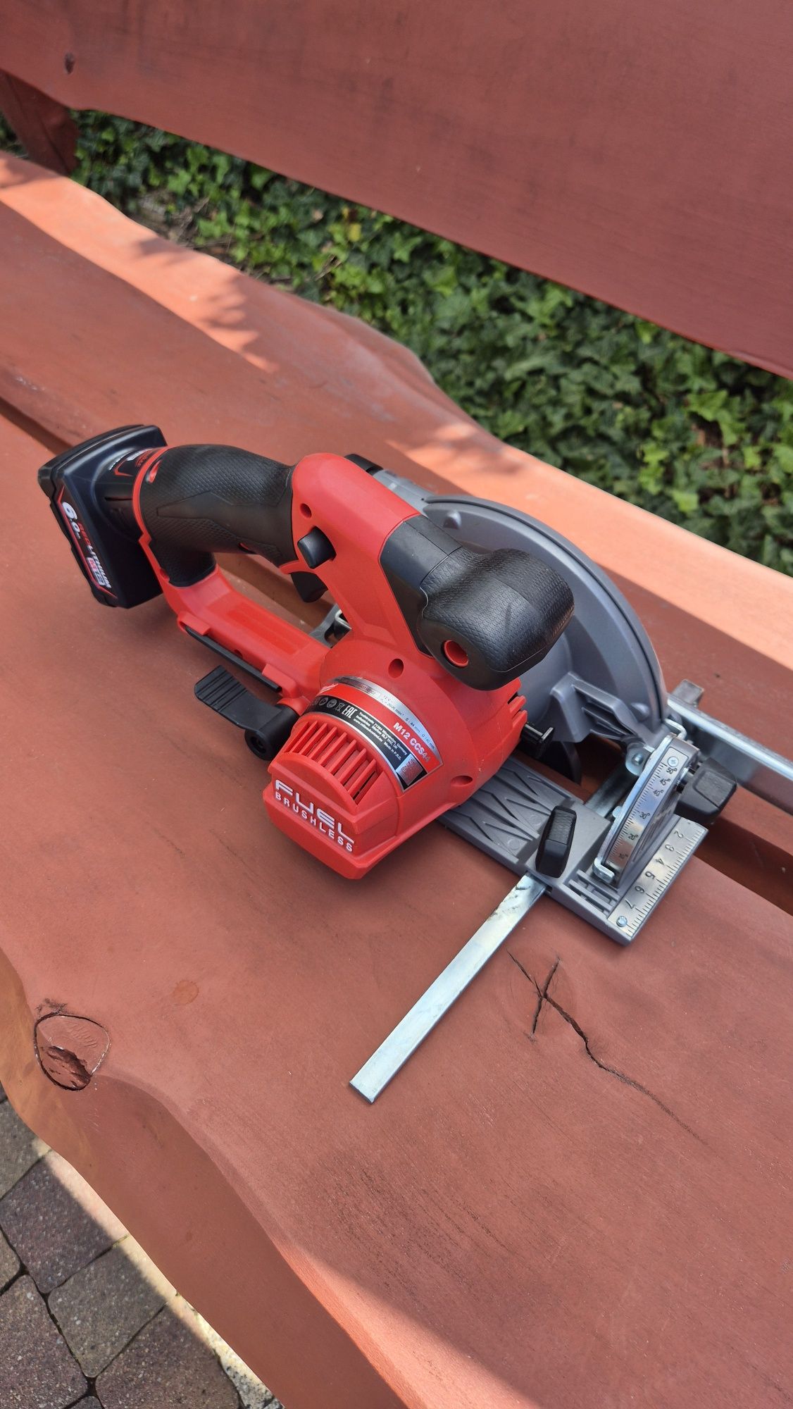 Milwaukee m12 CCS44 piła tarczowa