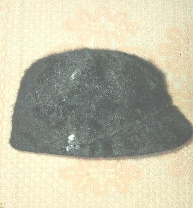 Пуховая плотная на подкладке шапка-жокейка с маленьким козырьком,54-56