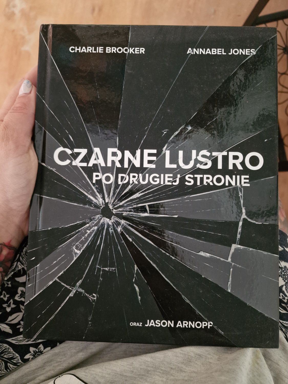 Czarne lustro po drugiej stronie