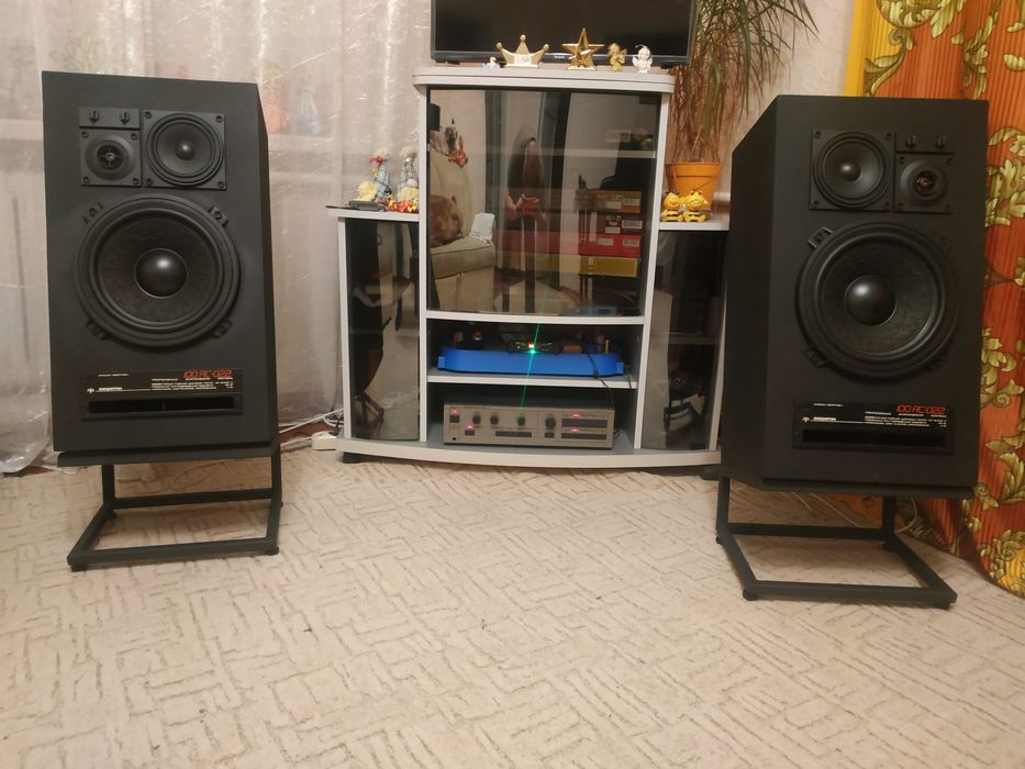 Продам стойки, подставки под колонки