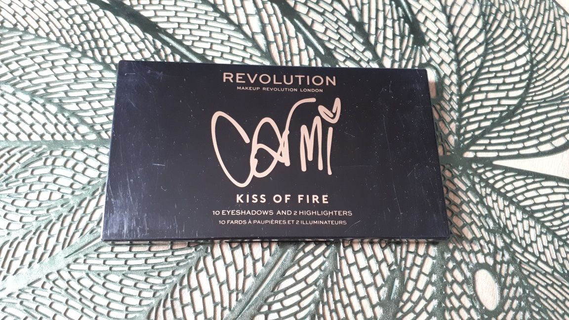 Makeup revolution paletka cieni do powiek