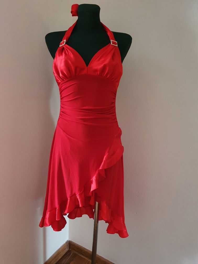 Śliczna czerwona sukienka  pretty women 40