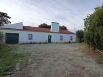 Monte alentejano reconstruido com olival