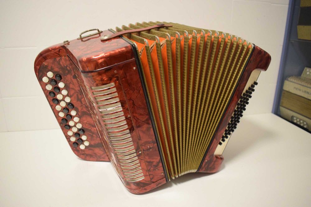 Acordeao Hohner Amati 2 Voz 48 Baixos, N 03