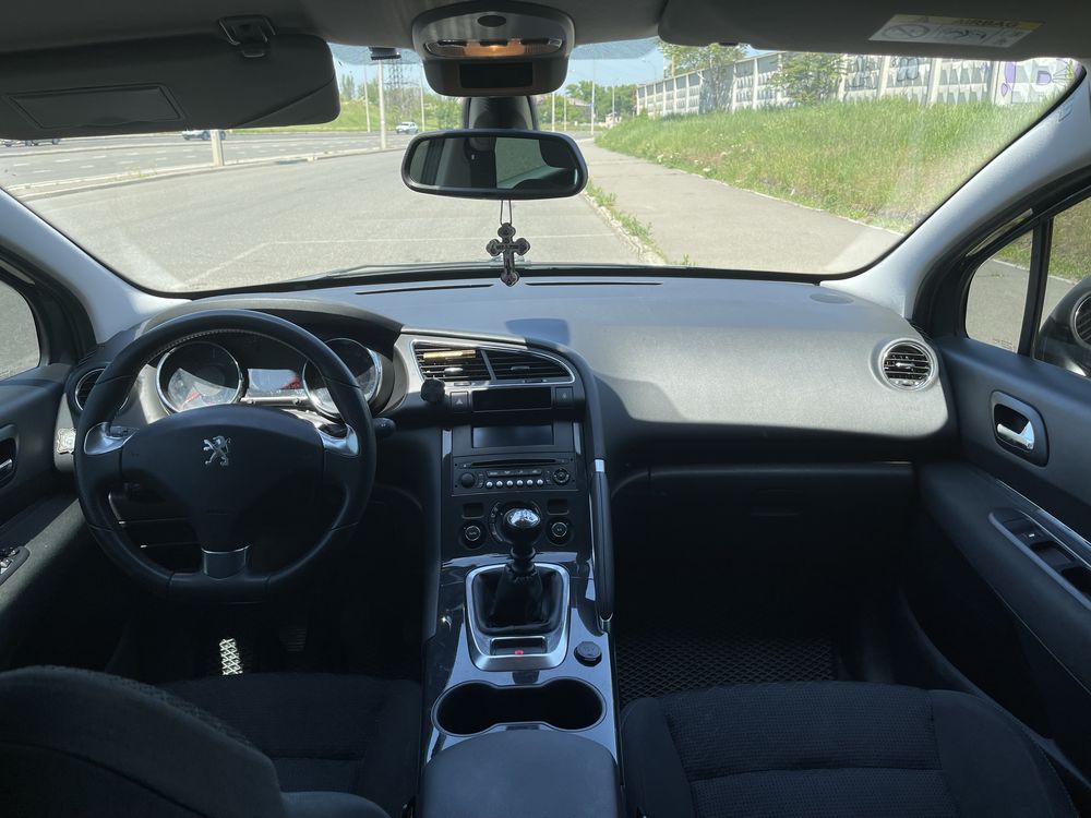 Продам Peugeot 3008 1.6 дизель 2014