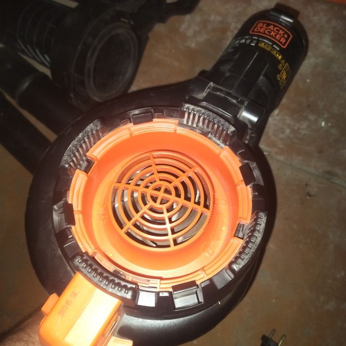 Садовий пилосос Black & Decker BEBLV300 воздуходуйка
