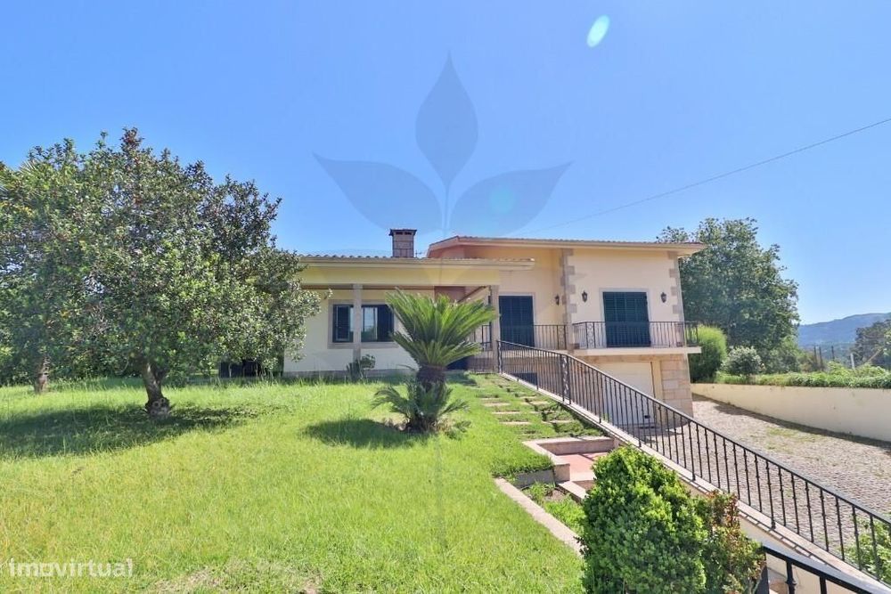 Moradia Térrea T4 e Anexo em Pedra tipo T0