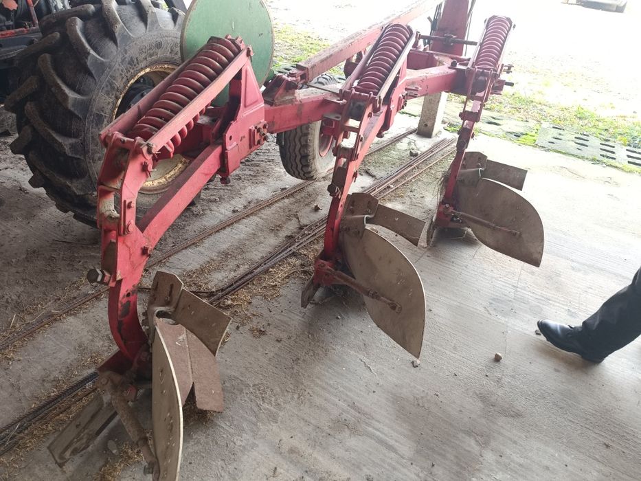 Pług 3 skibowy Unia Grudziądz tur na sprężynach