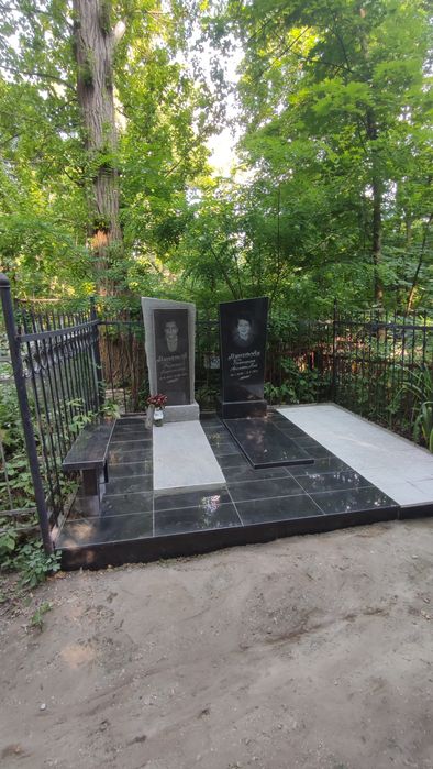 Гранитные памятники.Харьков