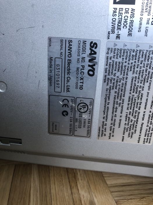 Projektor SANYO PLC-XT10 z pilotem