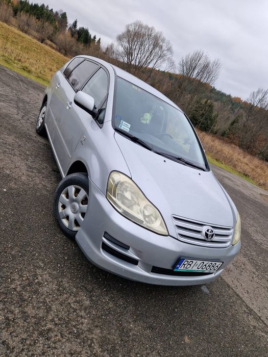 TOYOTA Avensis Verso D-4D