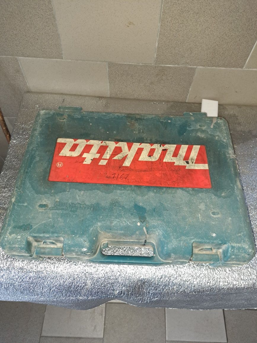 Перфоратор MAKITA HR3000C