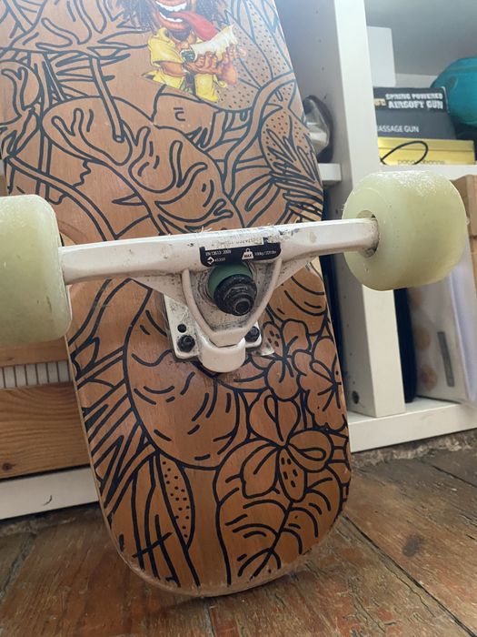 Skate longboard muito bom