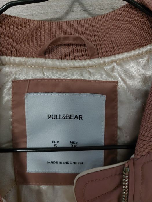 бомбер bershka на осінь/весну