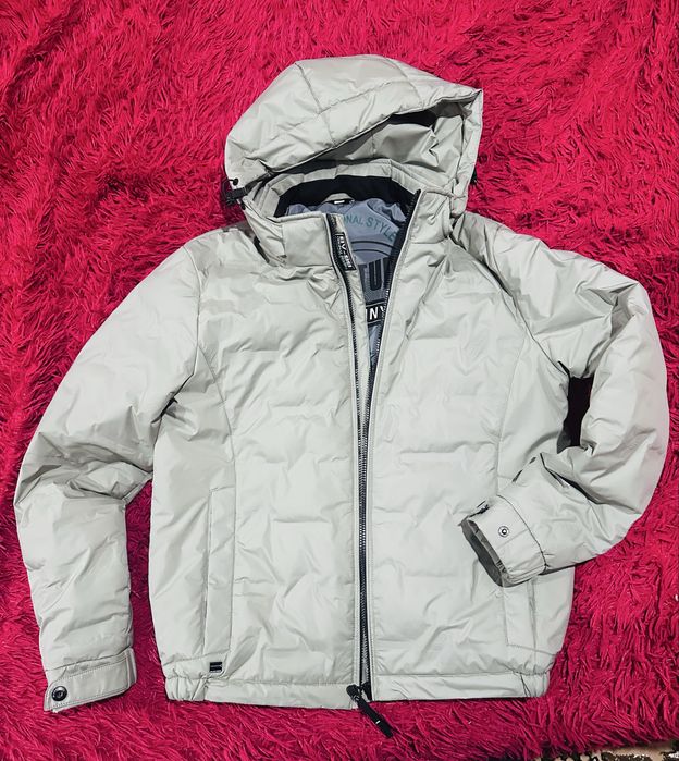 Чоловіча сіра легка куртка