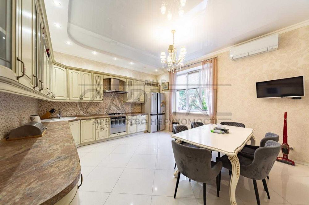 Продаж розкішного будинку в Козині