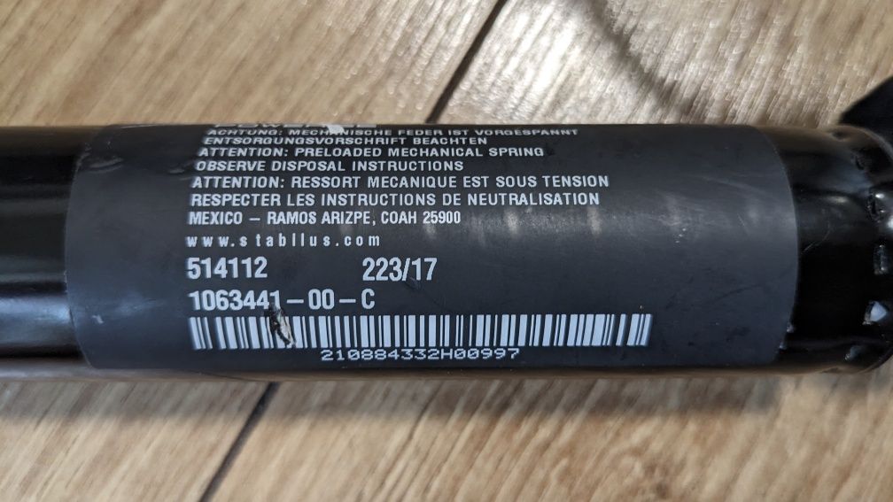 Амортизатор подъема задней двери Tesla model X 1063441-00-c