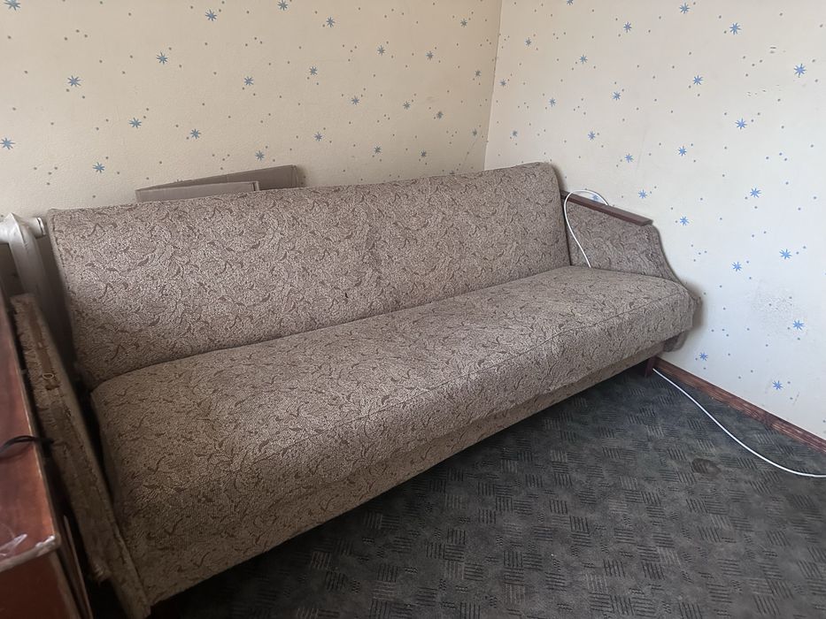 Віддам диван безкоштовно