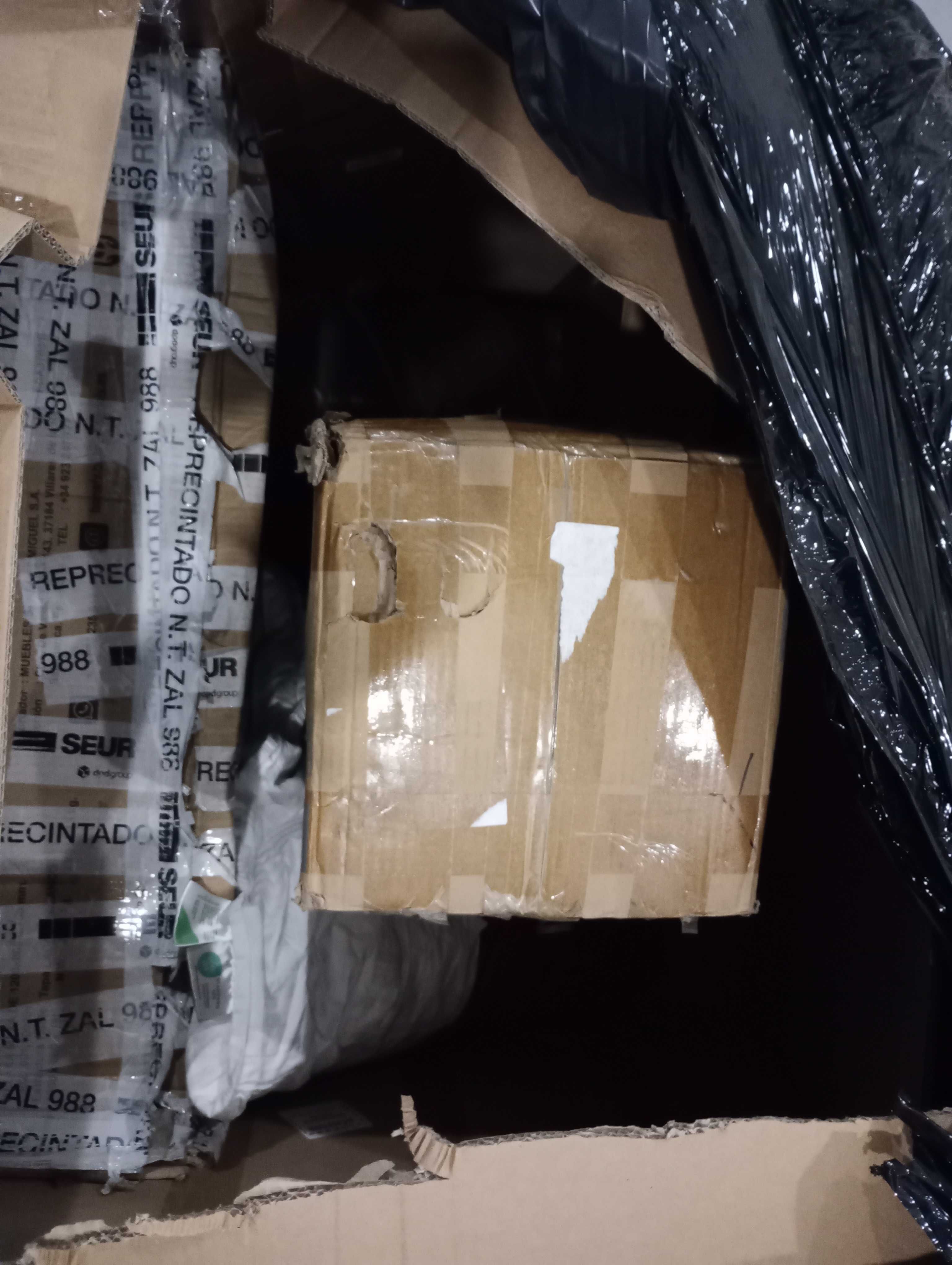 Palety, zwroty konsumenckie, nadwyżki magazynowe, magazyn, amazon, mix