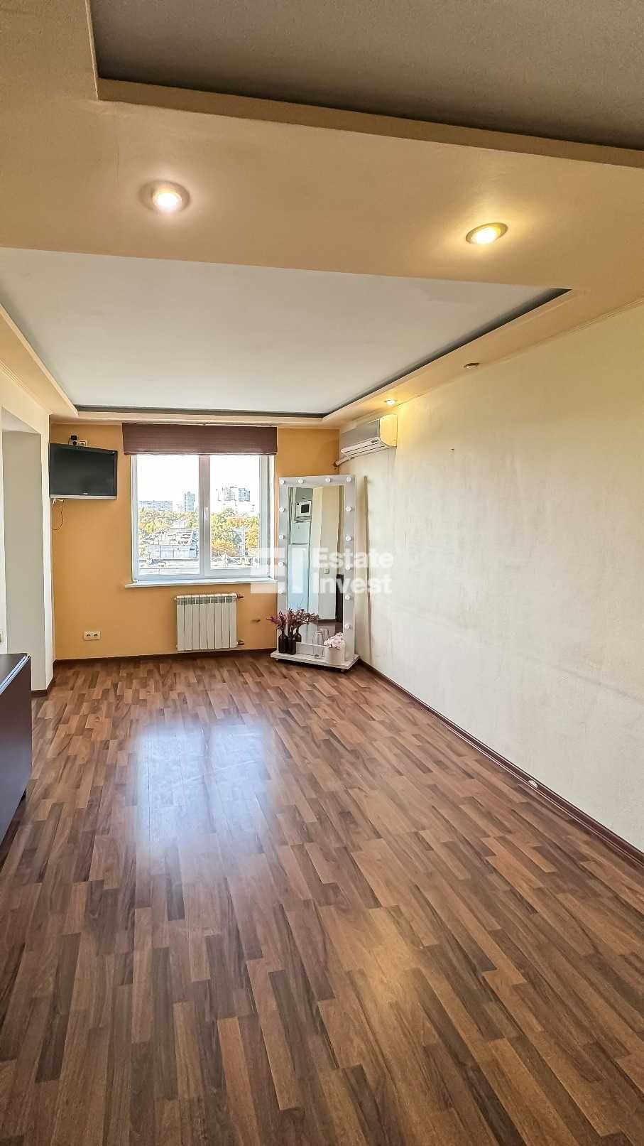 Продам 2 кімн. квартиру на вул. Гвардійців Широнінців, 26.