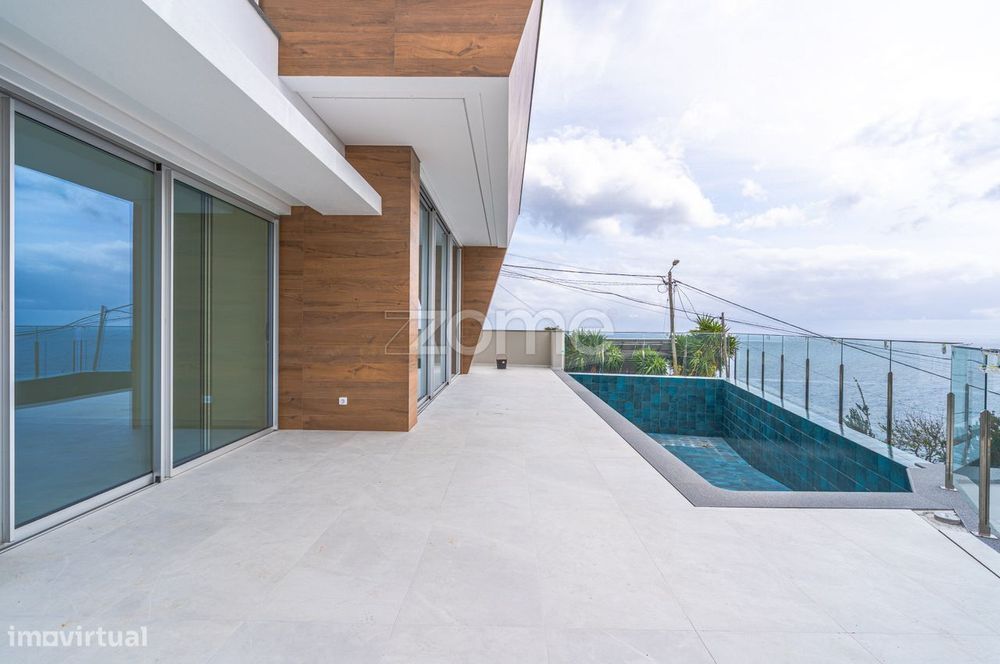 Moradia unifamiliar T3, com vista sobre o mar e sobre a vila da Ponta