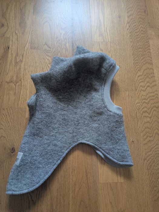 Kominiarka z kolcami dinozaura HUTTEIiHUT Grey 4-6 lat