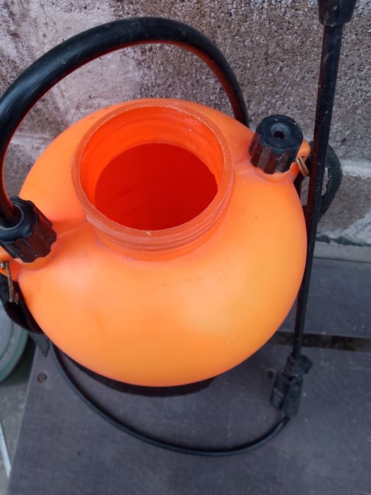 Оприскувач саду .