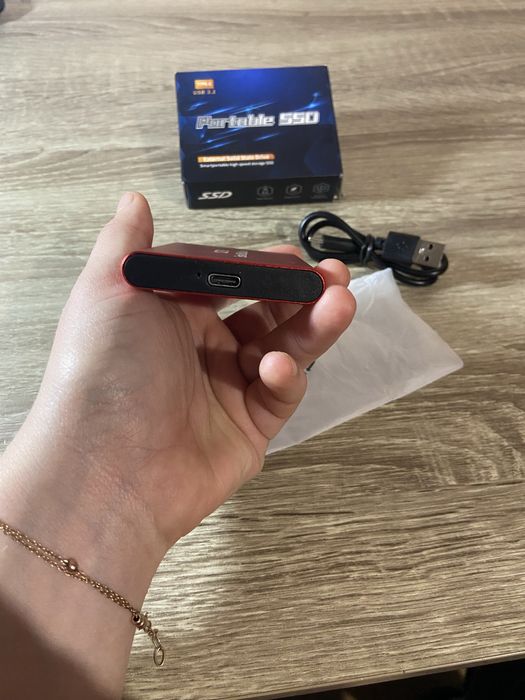 Портативний SSD накопичувач  на 12 тб