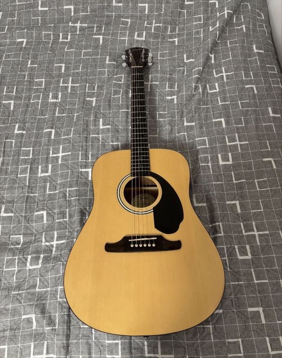 Акустична гітара віддам безкоштовно