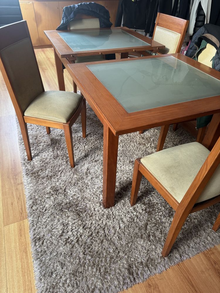 Mesa de Jantar e cadeiras