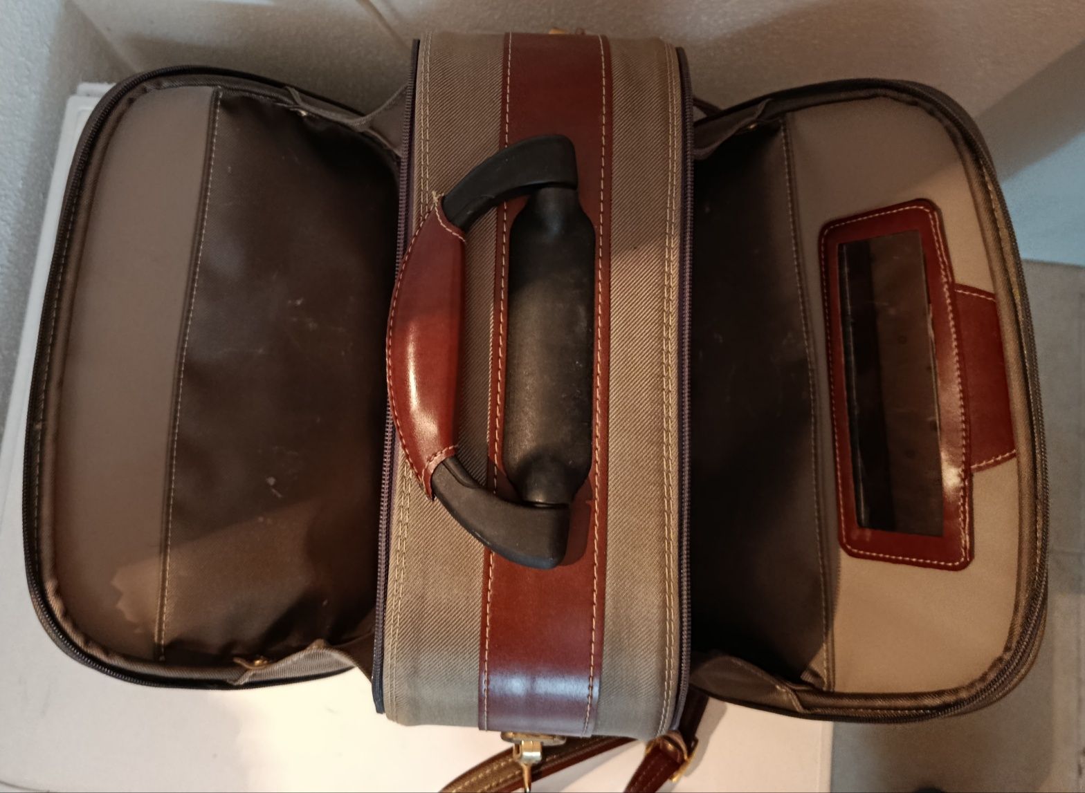 Mala / troley de viagem e Nécessaire