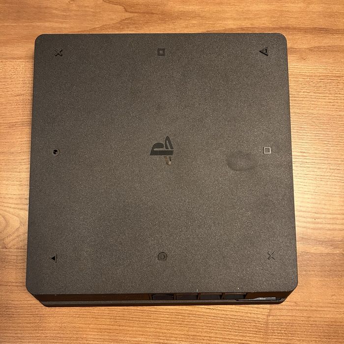 Playstation 4 Slim + 8 jogos