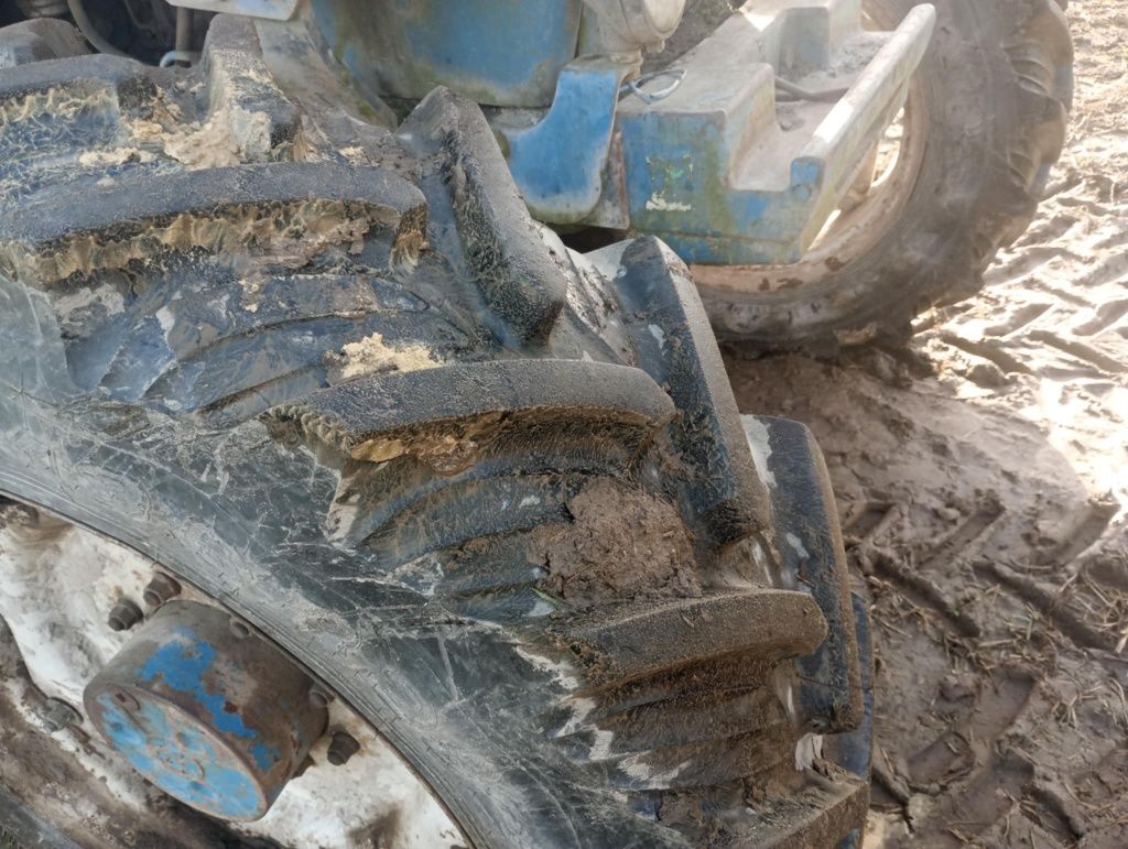 Ford 7710 z ladowaczem czołowym