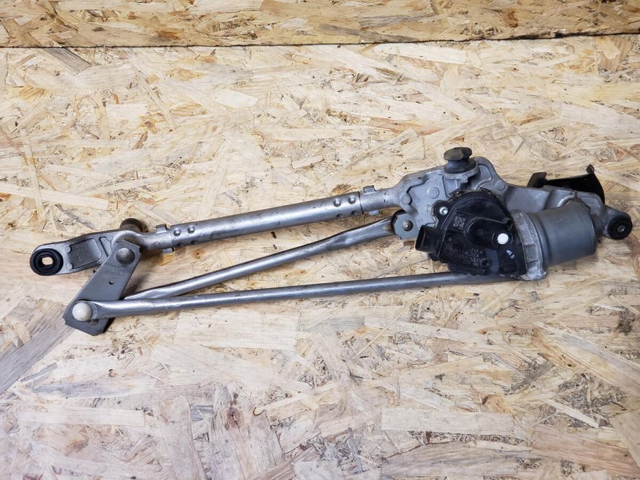 Мотор переднего стеклоочистителя (в сборе) с трапецией разборка