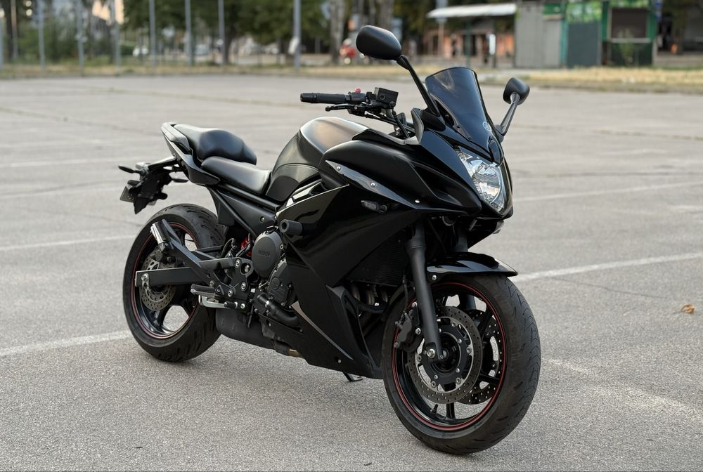 Yamaha FZ6R Black