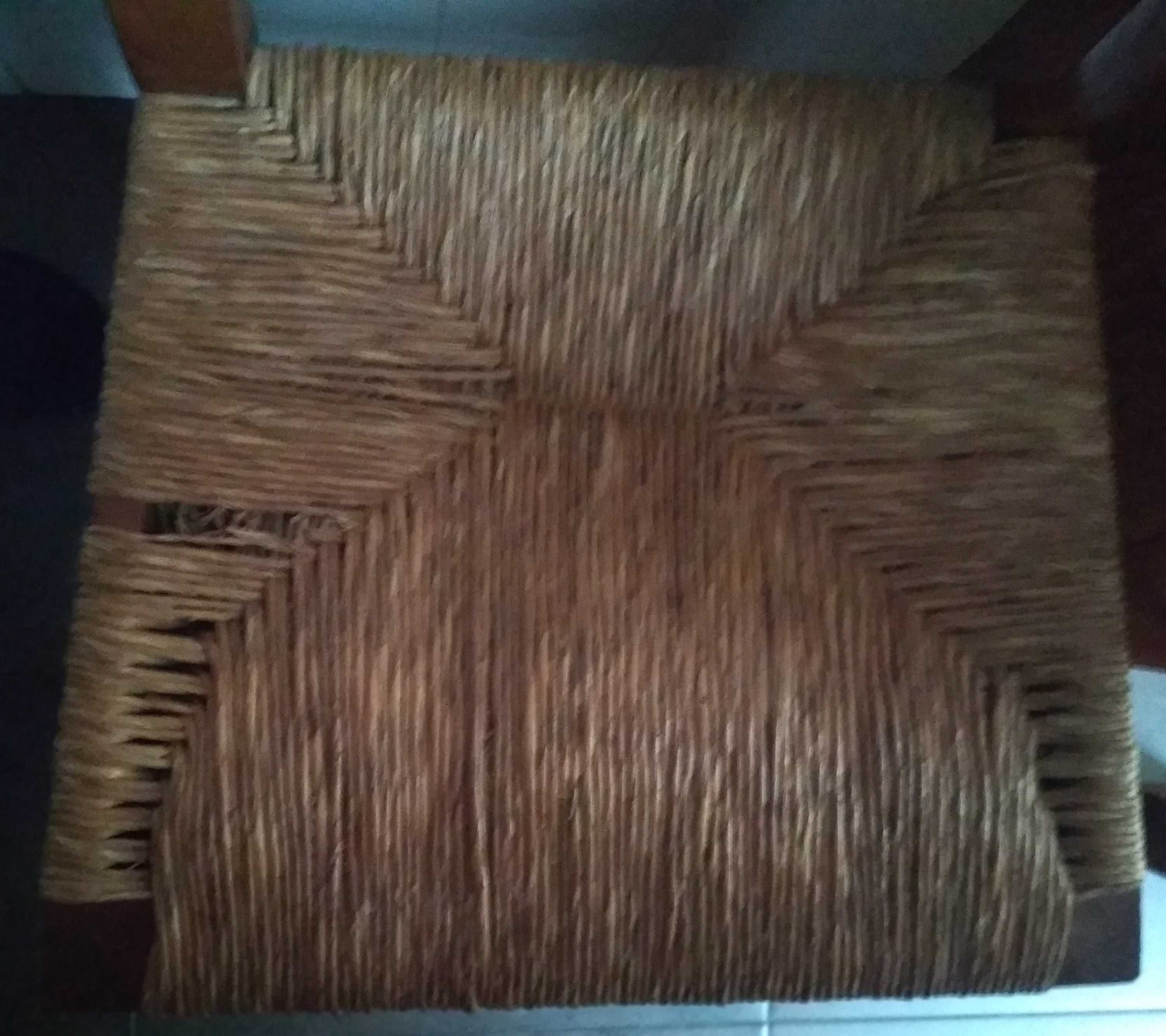 Vendo 4 cadeiras rústicas