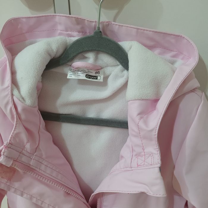 Kurtka przeciwdeszczowa 86 Ergee pudrowy róż z tęczą