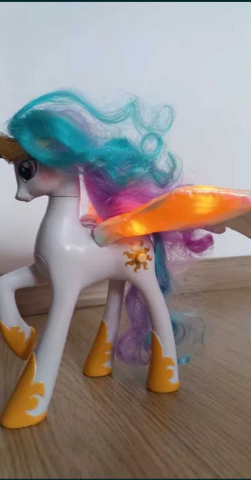 Celestia, My little pony świecąca i mówiąca.
