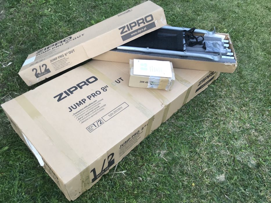 Trampolina ogrodowa ZIPRO Jump Pro z siatką zewnętrzną 8 ft 252cm