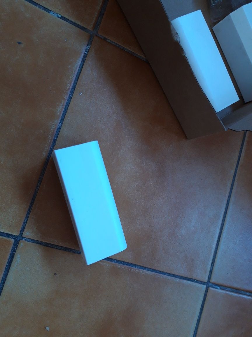 Stopki pod szafkę  białe 4szt dl.10cm