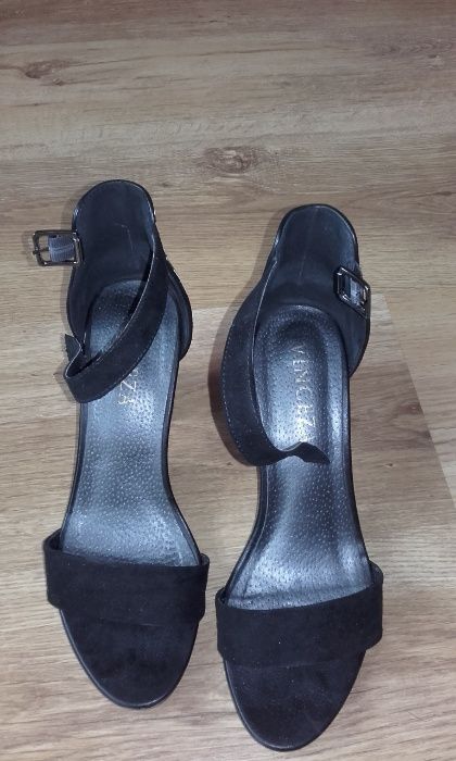 Buty VINCEZA roz 39, dowóz