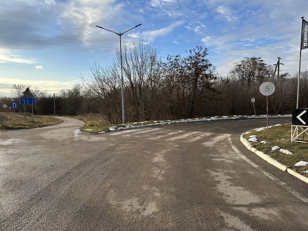 Земля комерція с. Гоща фасад