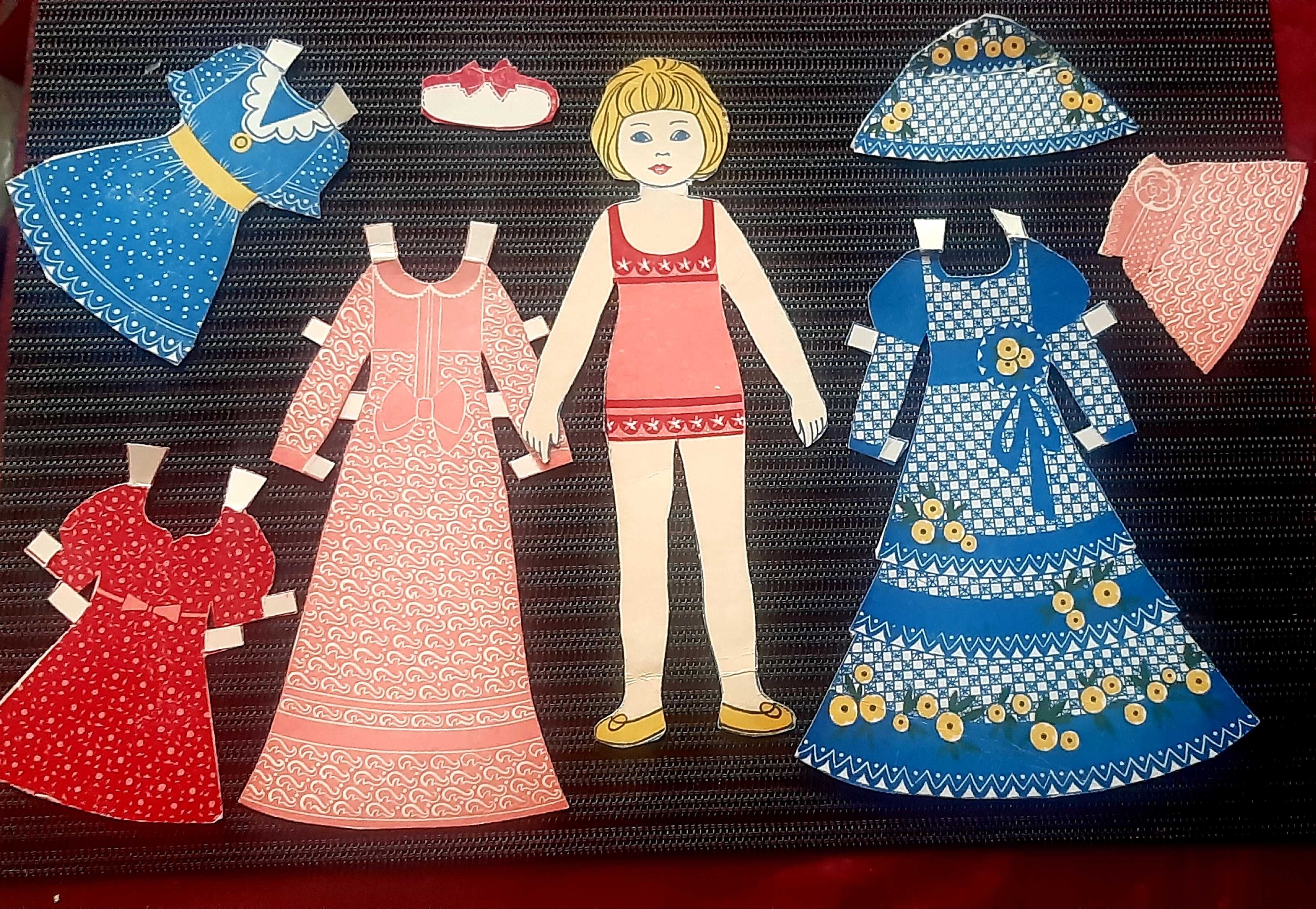 Lalka papierowa do ubierania z PRL