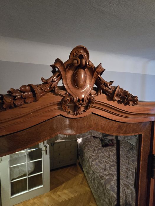 Szafa antyk, zdobiona