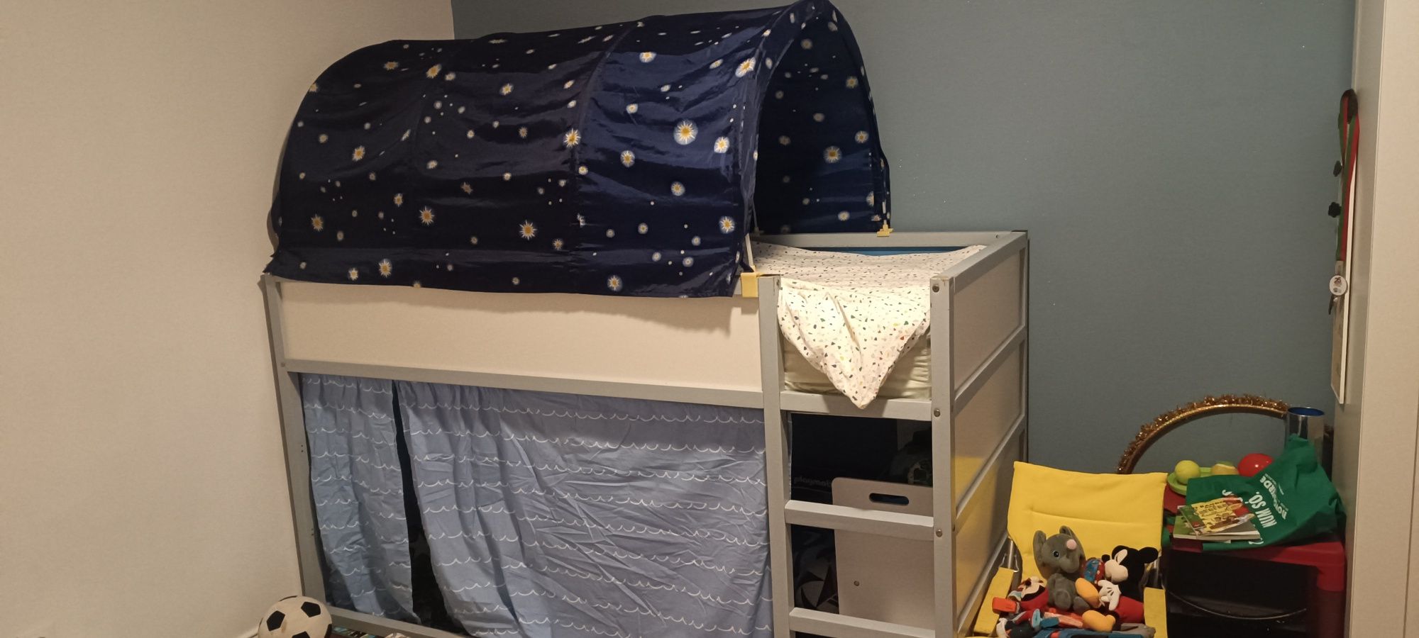Cama reversível mais colochao praticamente novo