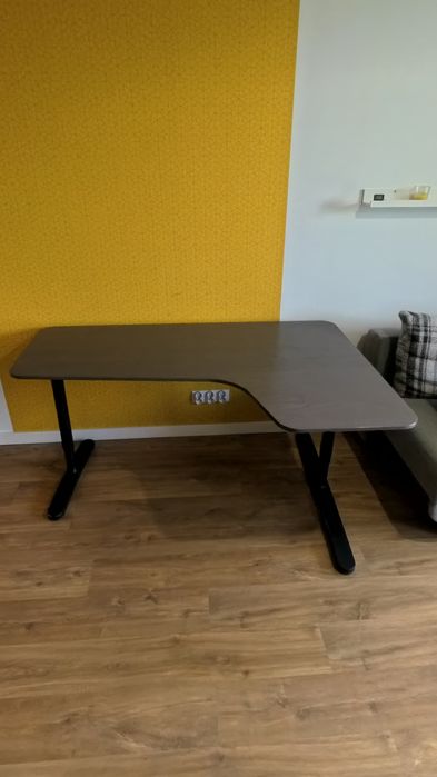 Stół 160×110 cm. wysokość 66-90cm.