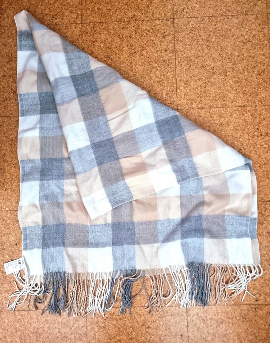 Cachecol com franjas em tons de bege e cinzento H&M