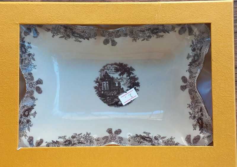 Patera na nóżkach, porcelana, na prezent, w pudełku