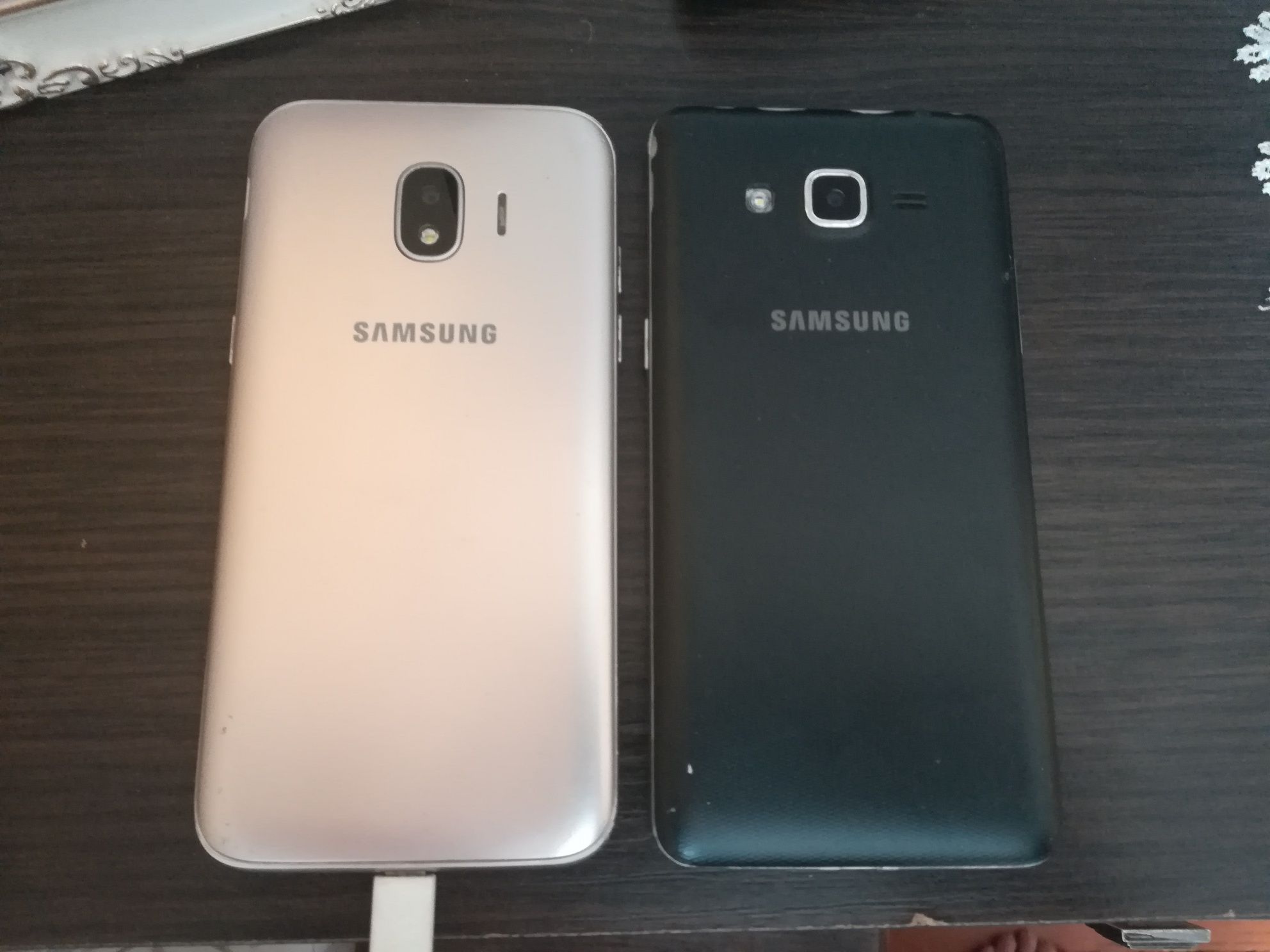 Samsung 2 телефони